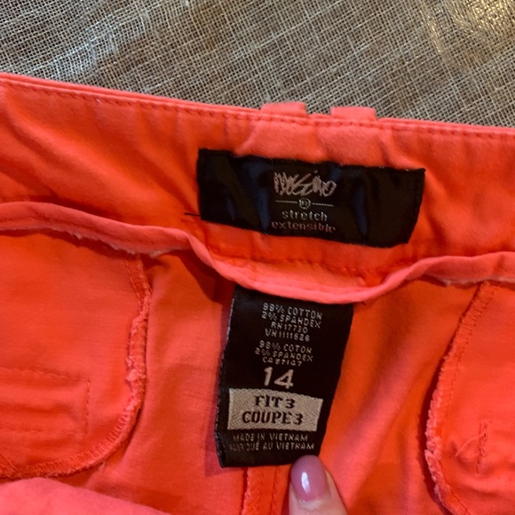 Shorts - Picture 2 of 3